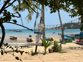Entire Beach House in M'Pai Bay - Koh Rong Sanloem, Hotel in Kaôh Kon