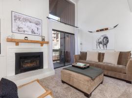 Epic Condo walk to Canyon Lodge, Hotel in Mammoth Lakes