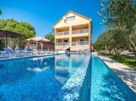 MY DALMATIA - Holiday home Blanka with private infinity pool
