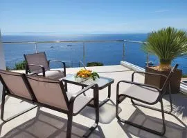 La Perla Villa en Canyelles, con vistas al mar