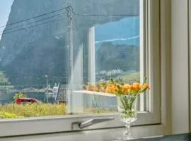 Valen House, Reine