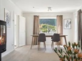 Valen House, Reine