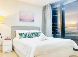 CBD 3 Bedroom Luxury Apartment Pool Spa Sauna Park