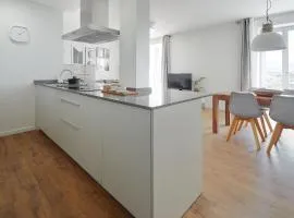 H SUITE2B by Smiling Rentals