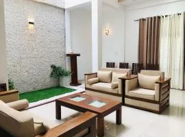 White Square Home-stay