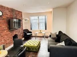 CASTLE STREET - City Centre 2 bedroomed Apt sleeps 8