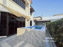 Kempas Bungalow with KTV SwimmingPool