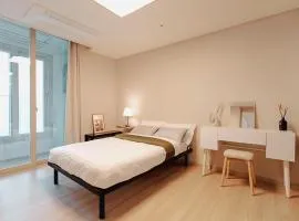 인천 인하대역 풀옵션 2룸 공항과 송도 가까운 초고층 뷰가 좋은집 Sky View 2BR Full Option Near Inha Univ Station Airport and Songdo