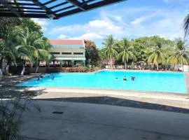 Clark International Airport Xevera Whiz Staycation Duplex Townhouse with Two Rooms