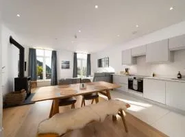 Harbour Lookout, Luxury Family Apt, Sea View and Terrace, 2 Bedrooms,1 Bathroom, Parking