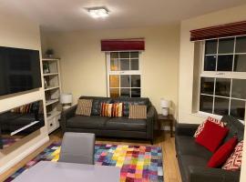 4 bed Duplex Apartment, Belfast, hotel v destinaci Belfast
