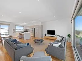 Sunrise Elegance in the Heart of Torquay
