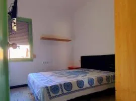 Habitacion Cama grande piso compartido 150x190 smart TV wifi baño compartido