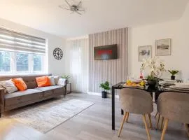 High Trees Place - 2 Bed Ground Floor Flat with free Parking