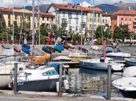 Lago Maggiore - Verbania - Appartamento Piano Terra - La Casaccia、ヴェルバーニアのホテル