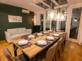 Munich Large Apartment 155 qm and 5 Bedrooms with Roof Terrace in centrally located 1 to 14 Guests