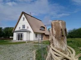 Reethaus Strandgut - geräumiges FH, 5 Schlafzimmer, Sauna und 3 Terrassen, Balkon