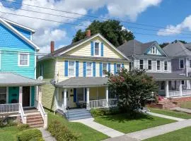 Bayside - Classic duplex in historic downtown!