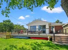 Beach Bungalow - Pet friendly cottage w/ Amazing views!