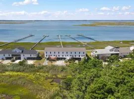 Blue Chair Bay - Waterfront townhome with Fishing pier!