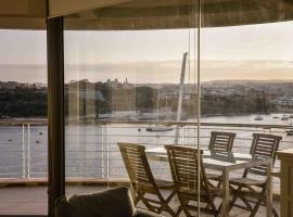 Seafront condo with a view of Valletta, condominio en Il-Gżira taʼ Forti Manoel