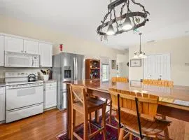 Capeville Cottage - modern comfort close to Cape Charles!