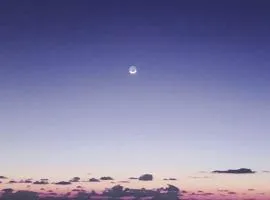 פנטאהוז עם נוף לים