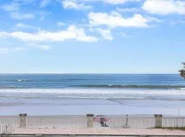 Amazing Ocean View Beachfront Entire Apartment Direct access to Beach