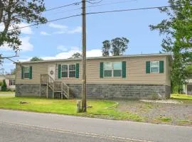 Charlie's Cove - Pet friendly w/ Fenced yard!