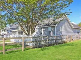 Daisey Cottage - Pet friendly with fenced yard!