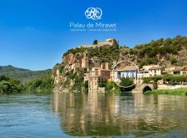 Palacio de Miravet, casa monumento y galería de arte frente al río Ebro, hotel v destinaci Miravet