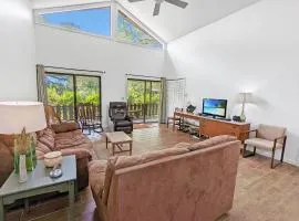 Endless Summer - Pet friendly with screened porch!