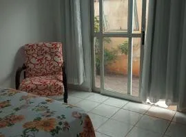 Quarto Privado com Banheiro Compartilhado