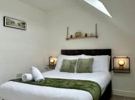 Cosy 3 Bed Apartment Near Birmingham Airport & NEC Perfect for Groups & Contractors!