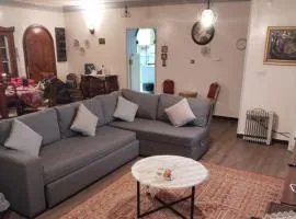 2 Bedrooms Spacious flat 7 mins to Airport