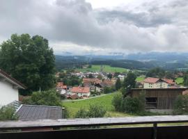 Apartment Tälerblick 2, neu modernisiert, hôtel à Böbrach