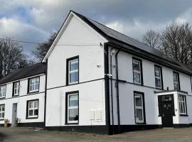Faerdre Manor Large Holiday Home