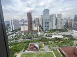The Platinum Seoul Station - Free parking, transportation hub, Seoul Station, Chungjeongro Station, various hot places, high-rise view