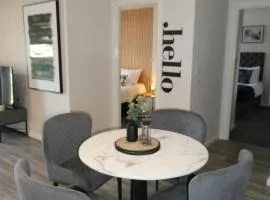 2 Bed 2 Bath Apartment Close to City Ctre Sleeps 5 -Free Parking
