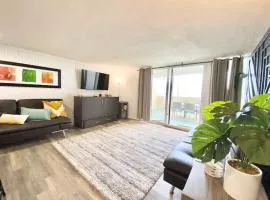 Luxury One-Bedroom Apartment with Ocean View