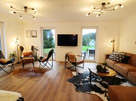 Design-Ferienhaus "auf der Schanz" mit privater Sauna - Todtnau-Muggenbrunn, Feldberg im Schwarzwald, hotel in Muggenbrunn