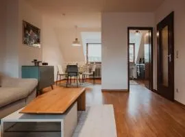Zentral, Loggia, TG-Platz