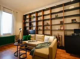 Entire Industrial Flat Venice with Patio - Free Parking