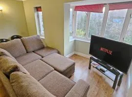 Spacious 5-BR Group Stay in Central Location