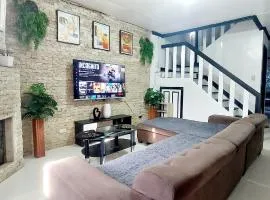 Chloe's Homestay - Baguio Spacious 3BR Corner Rowhouse for Family & Friends Getaways