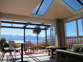 Shadowland Apartment, hotel in Manapouri