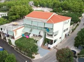 Apartments with a parking space Zivogosce - Blato, Makarska - 23922