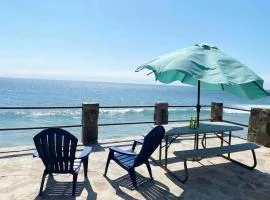 Charming 3-bedroom house with OCEAN ACCESS and amazing Views!