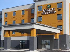 Quality Inn & Suites Kingston, хотел в Кингстън