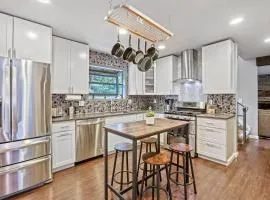 Modern Family Haven Fenced Yrd Grillfirepit